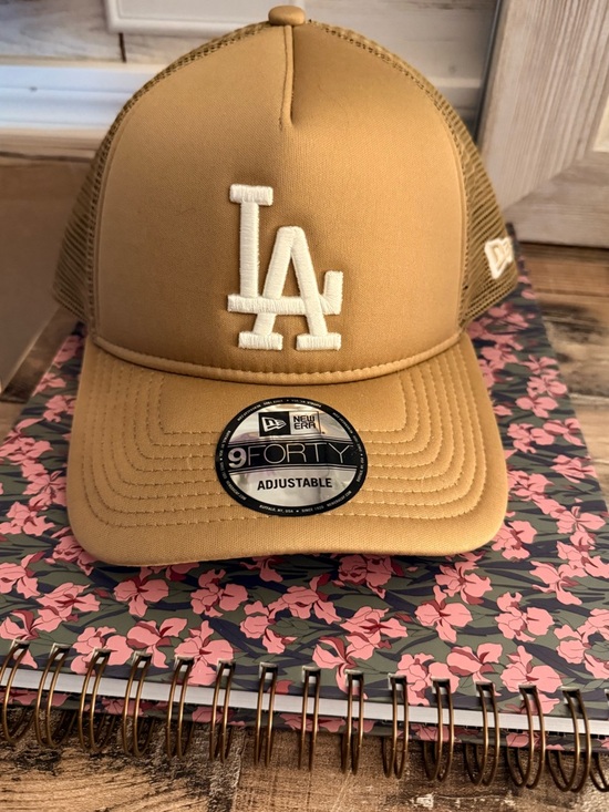 Accessories - Tan LA hat